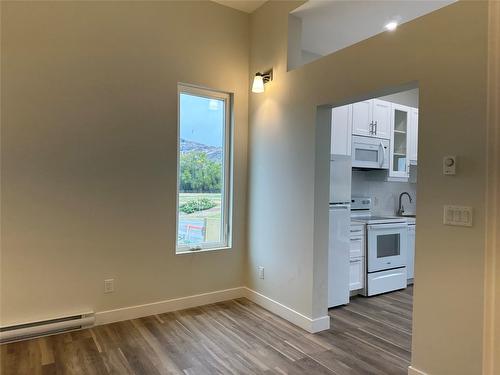 104-937 Spillway Road, Oliver, BC - Indoor Photo Showing Kitchen