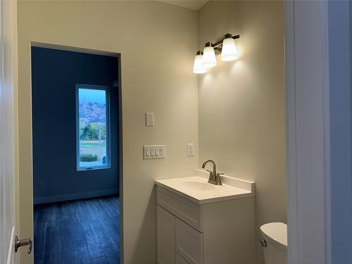 104-937 Spillway Road, Oliver, BC - Indoor Photo Showing Bathroom