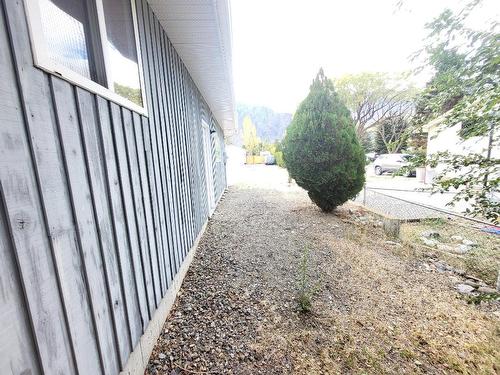 712 Kickbush Avenue, Keremeos, BC - Outdoor