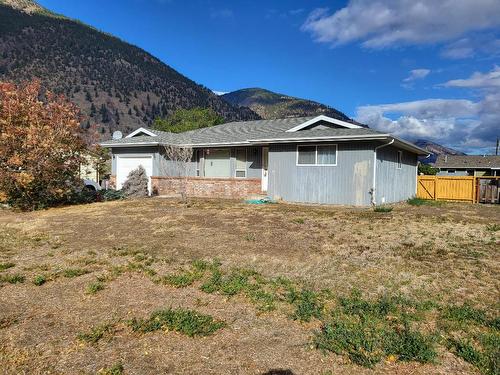 712 Kickbush Avenue, Keremeos, BC - Outdoor