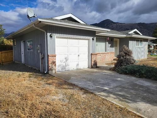 712 Kickbush Avenue, Keremeos, BC - Outdoor