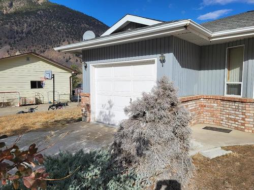 712 Kickbush Avenue, Keremeos, BC - Outdoor