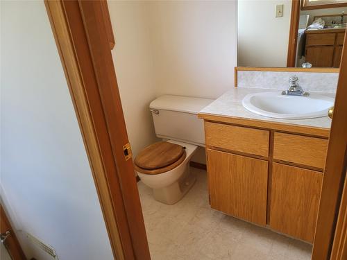 712 Kickbush Avenue, Keremeos, BC - Indoor Photo Showing Bathroom