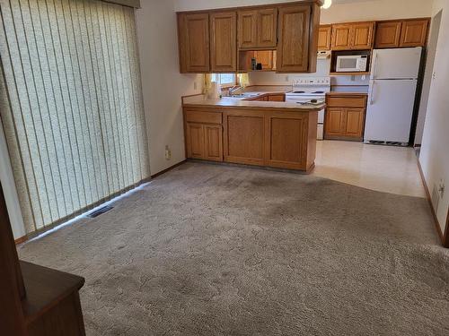 712 Kickbush Avenue, Keremeos, BC - Indoor Photo Showing Kitchen