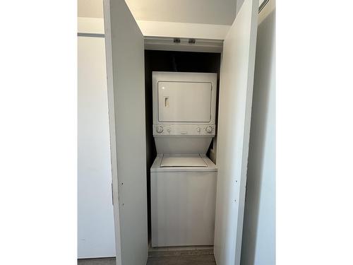 454 6758 188 Street, Surrey, BC - Indoor Photo Showing Laundry Room