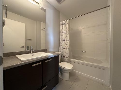 454 6758 188 Street, Surrey, BC - Indoor Photo Showing Bathroom