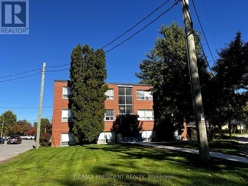 305 - 37 Mericourt Road, Hamilton, ON - Outdoor