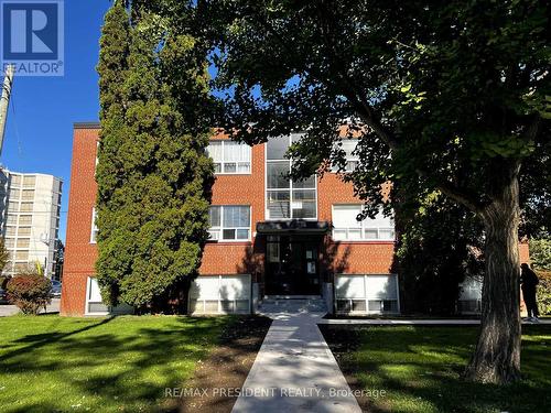 305 - 37 Mericourt Road, Hamilton, ON - Outdoor