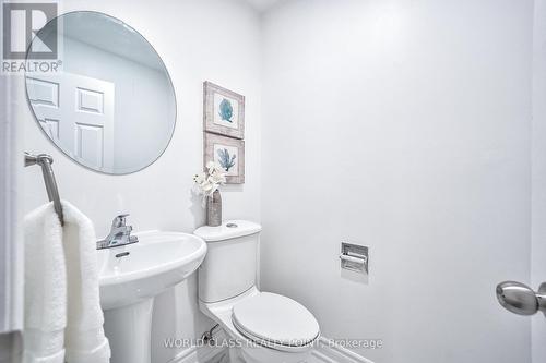 202 Bridgewater Avenue, Whitby, ON - Indoor Photo Showing Bathroom