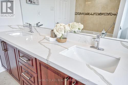 202 Bridgewater Avenue, Whitby, ON - Indoor Photo Showing Bathroom