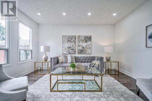 202 Bridgewater Avenue, Whitby, ON - Indoor Photo Showing Living Room