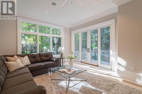 1135 Algonquin Drive, Mississauga, ON - Indoor Photo Showing Living Room