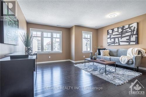 249 Keltie, Ottawa, ON - Indoor Photo Showing Living Room