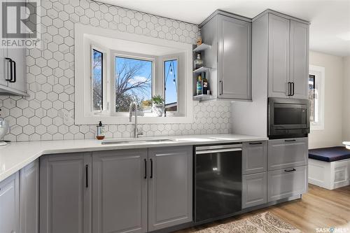 6107 1St Avenue N, Regina, SK - Indoor Photo Showing Kitchen