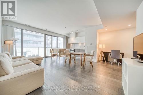 3907 - 50 Charles Street E, Toronto, ON - Indoor Photo Showing Living Room