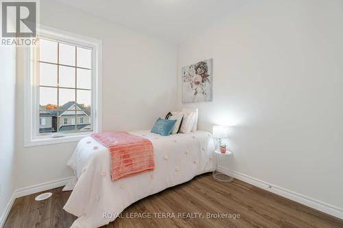 199 Royal Northern Path, Oshawa, ON - Indoor Photo Showing Bedroom