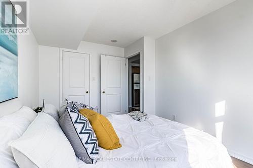 907 - 9 George Street, Brampton, ON - Indoor Photo Showing Bedroom