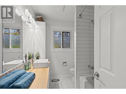 2924 Gorman Road, West Kelowna, BC - Indoor Photo Showing Bathroom