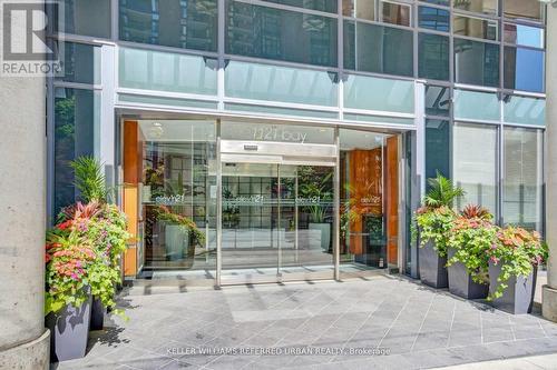 1504 - 1121 Bay Street, Toronto, ON - Outdoor