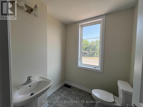 2100 Fairmont Common, Burlington, ON - Indoor Photo Showing Bathroom