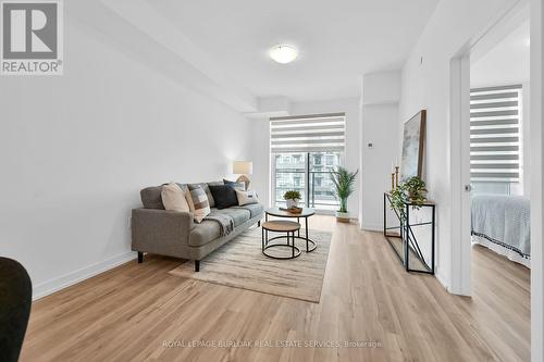 801 - 470 Dundas Street S, Hamilton, ON - Indoor Photo Showing Living Room