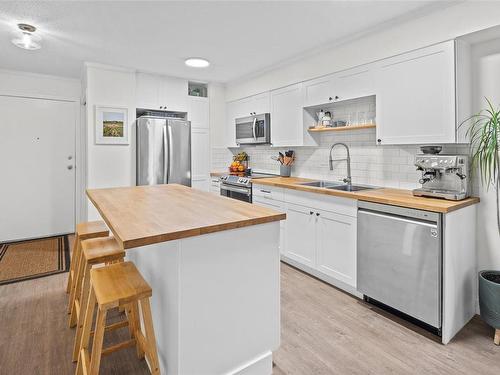 103-827 North Park St, Victoria, BC - Indoor Photo Showing Kitchen With Double Sink