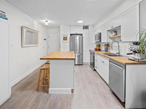 103-827 North Park St, Victoria, BC - Indoor Photo Showing Kitchen With Double Sink