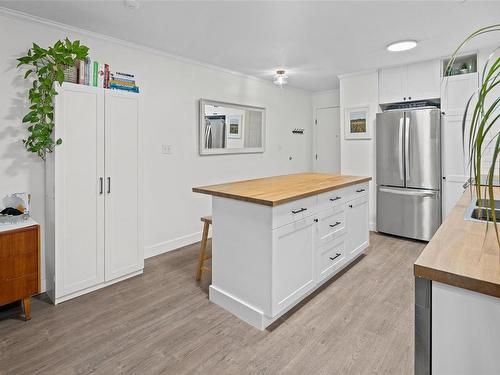 103-827 North Park St, Victoria, BC - Indoor Photo Showing Kitchen