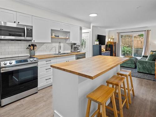 103-827 North Park St, Victoria, BC - Indoor Photo Showing Kitchen