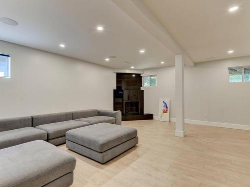 Salle familiale - 7490 Boul. Milan, Brossard, QC - Indoor Photo Showing Basement