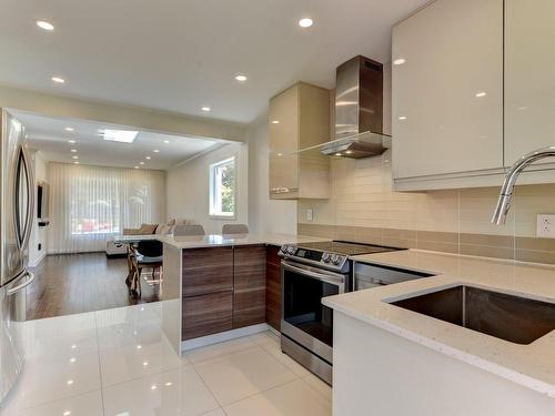 Cuisine - 7490 Boul. Milan, Brossard, QC - Indoor Photo Showing Kitchen With Upgraded Kitchen