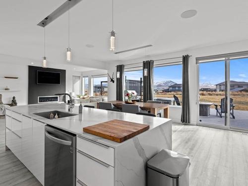 205 Rue Cheval Noir, Kamloops, BC - Indoor Photo Showing Kitchen