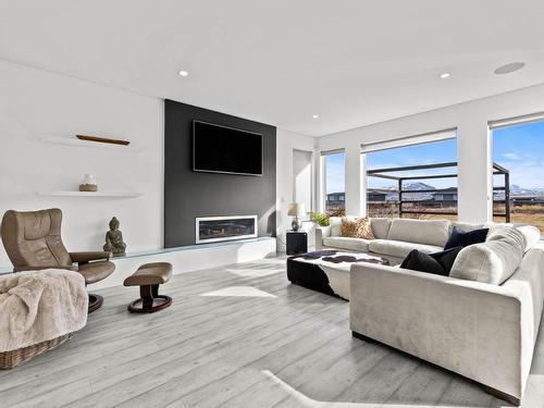 205 Rue Cheval Noir, Kamloops, BC - Indoor Photo Showing Living Room With Fireplace