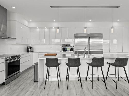 205 Rue Cheval Noir, Kamloops, BC - Indoor Photo Showing Kitchen With Upgraded Kitchen