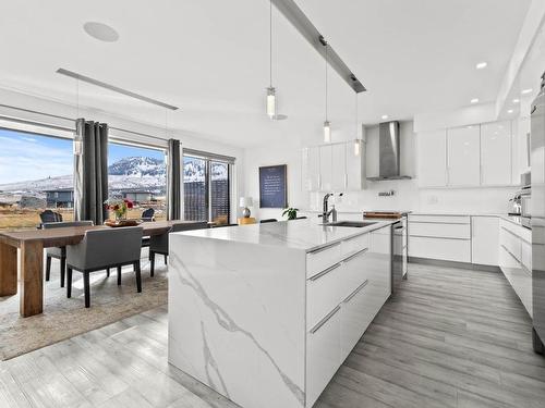 205 Rue Cheval Noir, Kamloops, BC - Indoor Photo Showing Kitchen With Upgraded Kitchen