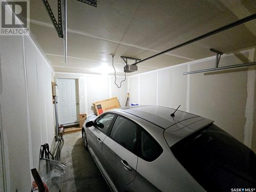 32 243 Herold Terrace, Saskatoon, SK - Indoor Photo Showing Garage