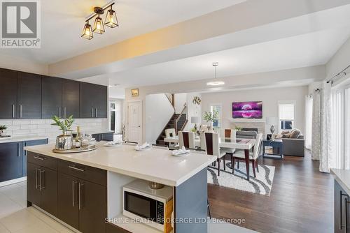 1552 Sandridge Avenue, London, ON - Indoor Photo Showing Kitchen With Upgraded Kitchen