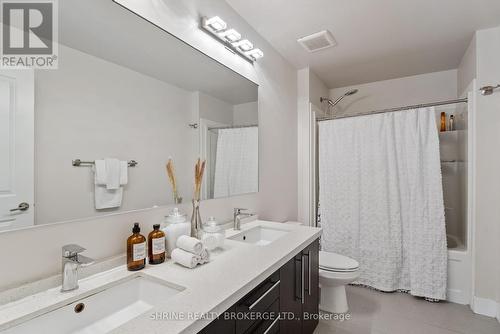 1552 Sandridge Avenue, London, ON - Indoor Photo Showing Bathroom