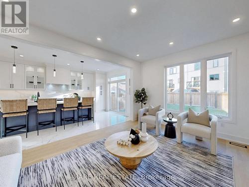 231 Crombie Street, Clarington, ON - Indoor Photo Showing Living Room