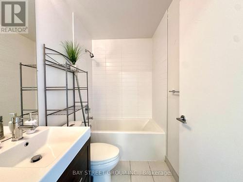 913 - 70 Forest Manor Road, Toronto, ON - Indoor Photo Showing Bathroom