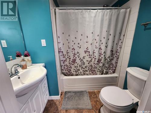 10 Danton Street, Tribune, SK - Indoor Photo Showing Bathroom