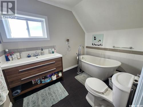 10 Danton Street, Tribune, SK - Indoor Photo Showing Bathroom