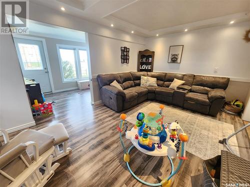 10 Danton Street, Tribune, SK - Indoor Photo Showing Living Room