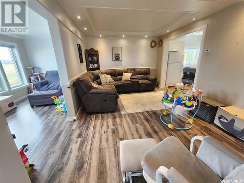 10 Danton Street, Tribune, SK - Indoor Photo Showing Living Room