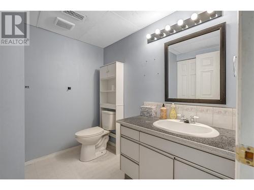 6401 Harrison Heights, Summerland, BC - Indoor Photo Showing Bathroom