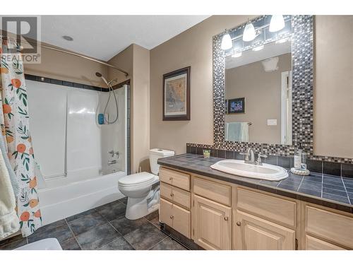 6401 Harrison Heights, Summerland, BC - Indoor Photo Showing Bathroom