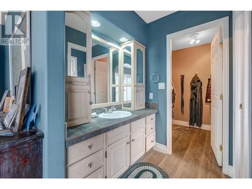 6401 Harrison Heights, Summerland, BC - Indoor Photo Showing Bathroom