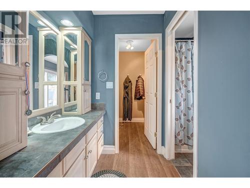 6401 Harrison Heights, Summerland, BC - Indoor Photo Showing Bathroom