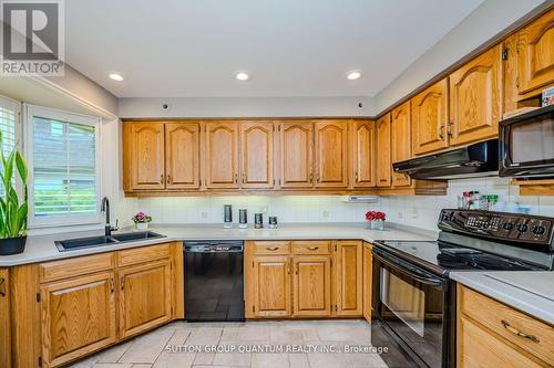 847 Edistel Crescent, Mississauga, ON - Indoor Photo Showing Kitchen With Double Sink