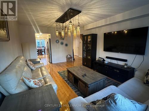 Upper - 730 Horning Street, Mississauga, ON - Indoor Photo Showing Living Room